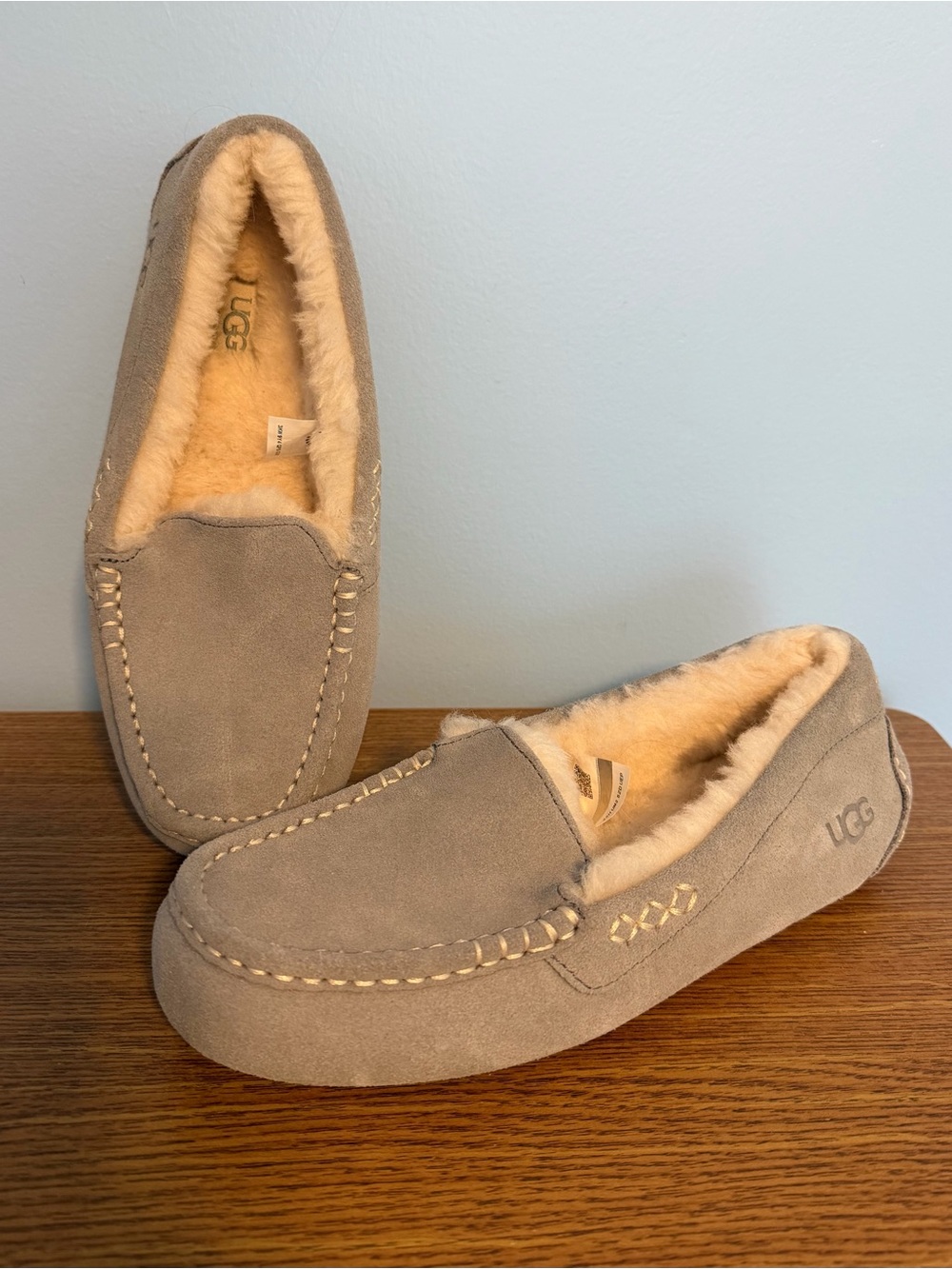 UGG Ansley Women’s Suede Moccasin Slippers in Light Gray with Shearling Lining - Picture 2 of 9